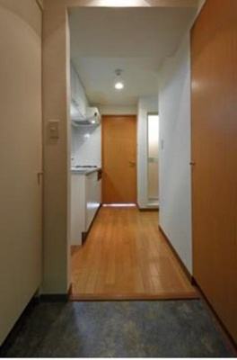 【玄関】 | アルテーヌ新横浜 | ※写真は同タイプ住戸です。