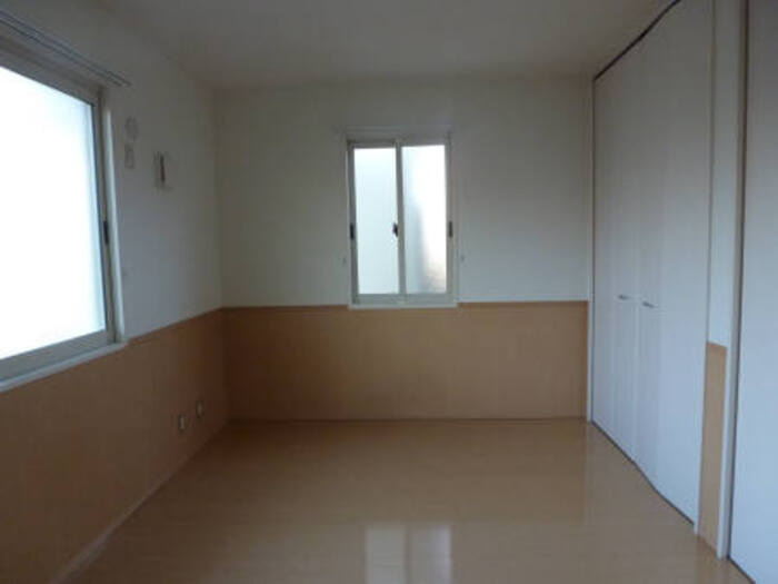 川口市南鳩ヶ谷７丁目のアパートの居間・リビング