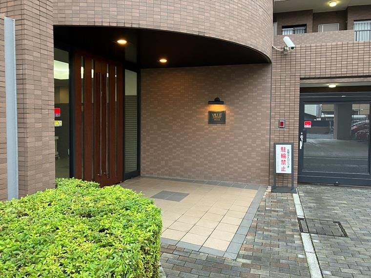ヴィルヌーブ浦和常盤のエントランス|ゆとりのあるエントランスです