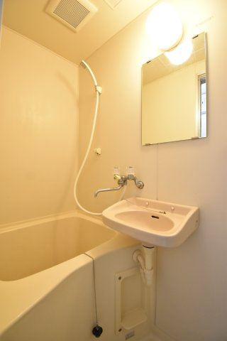 メゾンドールバンブーグラスの浴室