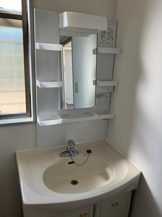 別所戸建の洗面所|スペースが確保できる洗面所です