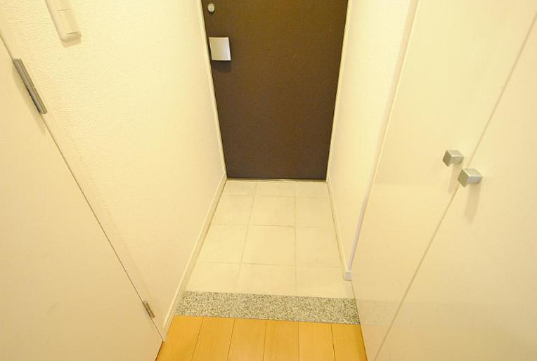 リエトコート向島の玄関