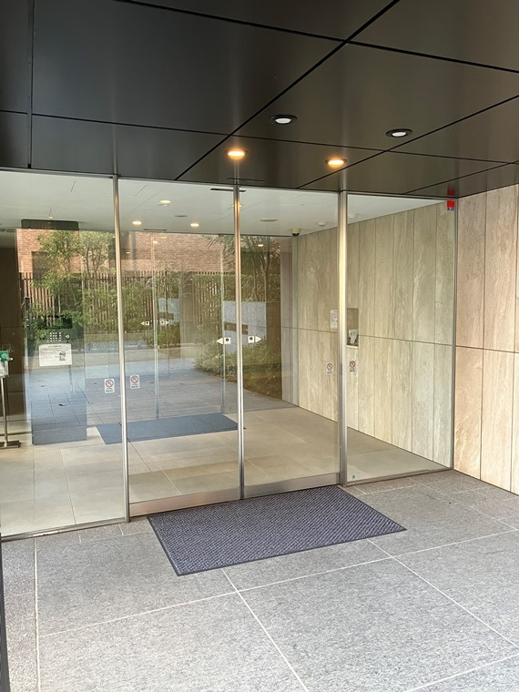 プラウド浦和常盤サンクアージュのエントランス|建物の内部です