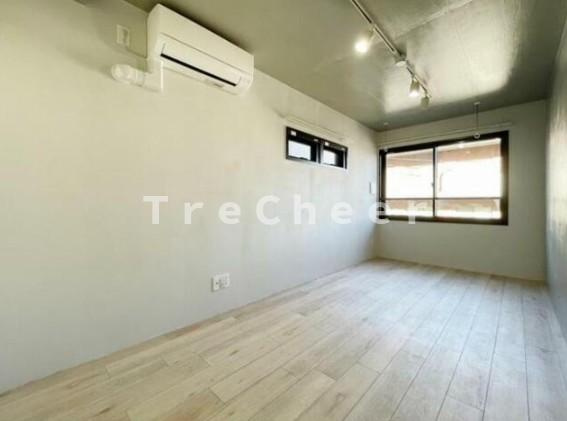 アザレア王子本町の居間・リビング