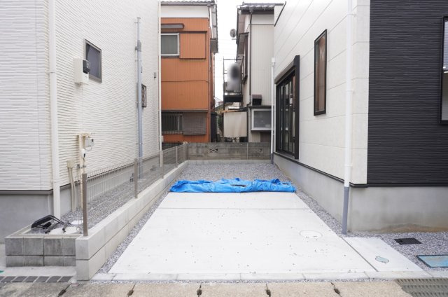 越谷市宮本町4丁目 新築分譲住宅の駐車場