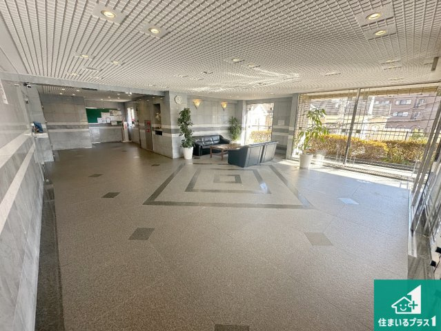 フローレスタ学園前のエントランス|共用部（エントランス）