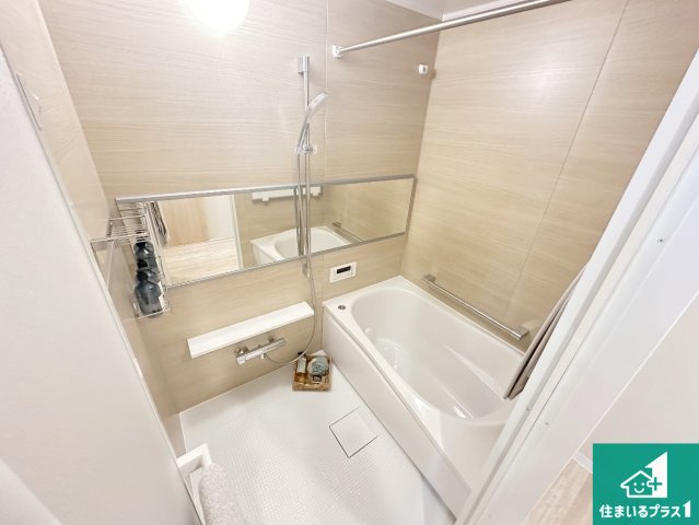 フローレスタ学園前の浴室|ゆったりと足を伸ばせる浴室は一日の疲れを癒してくれる大切な空間です♪