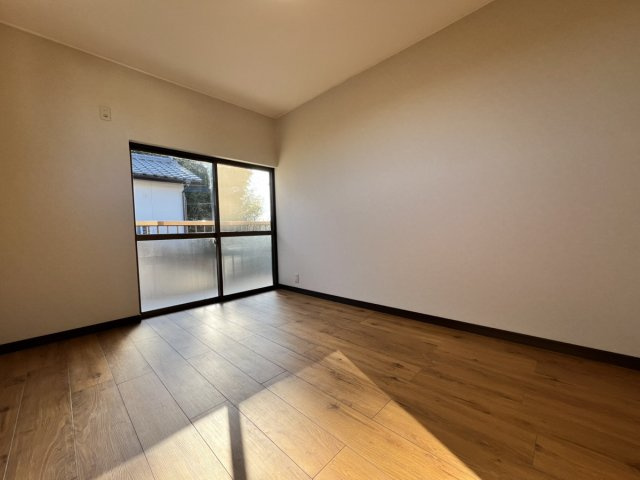 松橋町両仲間戸建の洋室