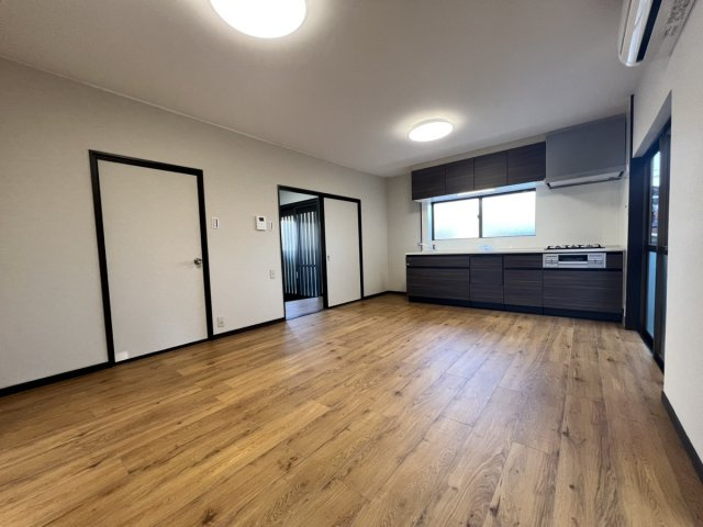 松橋町両仲間戸建の居間・リビング