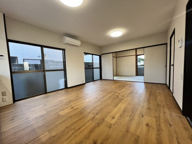 松橋町両仲間戸建の居間・リビング