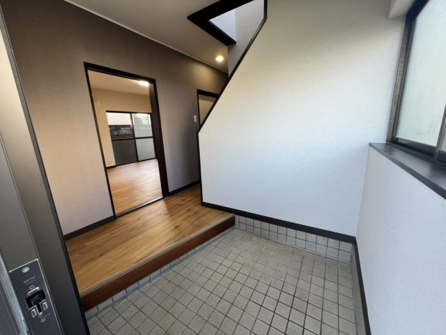 松橋町両仲間戸建の玄関