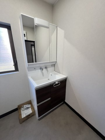 松橋町両仲間戸建の独立洗面台