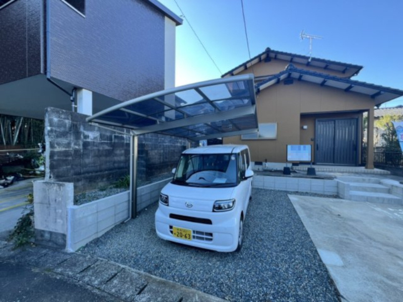 松橋町両仲間戸建の駐車場