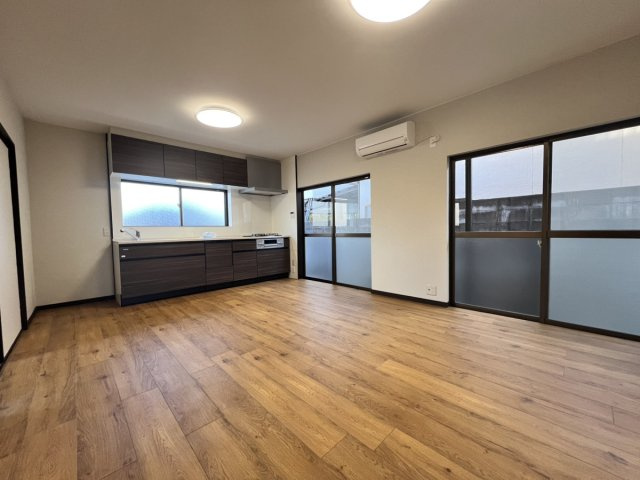 松橋町両仲間戸建の居間・リビング