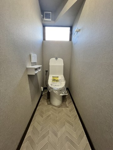 松橋町両仲間戸建のトイレ