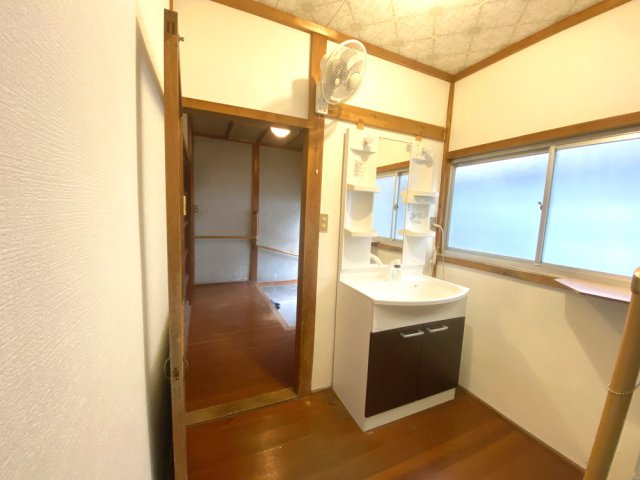 丹波市青垣町西芦田の中古一戸建の洗面所|脱衣