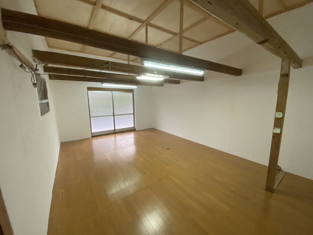 丹波市青垣町西芦田の中古一戸建の洋室|離れ12帖