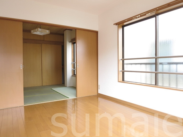 高砂マンションの居間・リビング|洋室6帖です☆