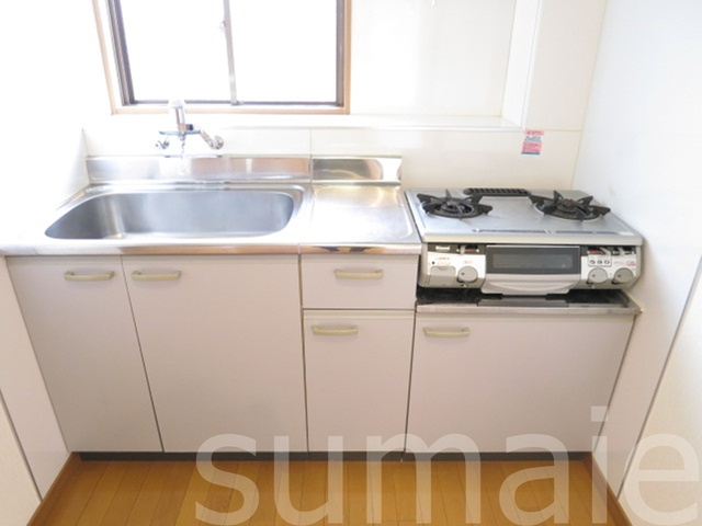 高砂マンションのキッチン|窓付きの明るいキッチンです☆