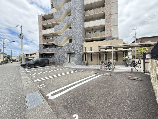 グランドール百石Ⅰの駐車場