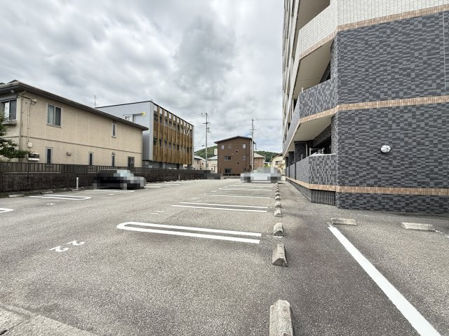 グランドール百石Ⅰの駐車場