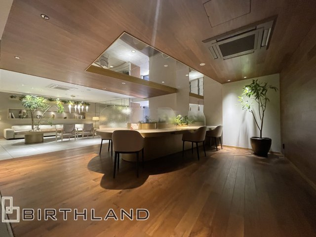 中古マンション　プレミスト郡山Green Marksのエントランス|明るく、広々としたエントランスです。