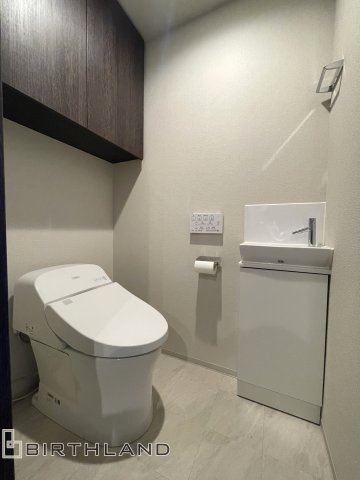 中古マンション　プレミスト郡山Green Marksのトイレ|タンクレスのウォシュレットです。