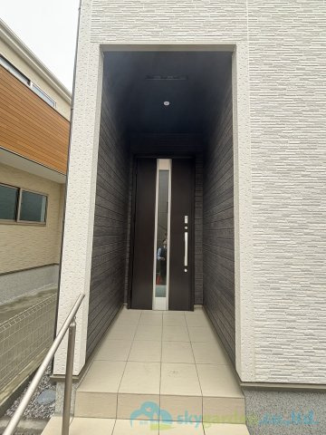 平塚市夕陽ケ丘第2期　新築戸建　全2棟2号棟の玄関