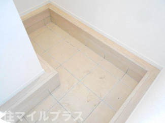 【玄関】 | 矢吹町八幡町新築一戸建て2棟 | 落ち着いた玄関です