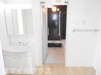 【独立洗面台】 | 矢吹町八幡町新築一戸建て2棟 | 独立洗面台、小物を置くことができて便利です