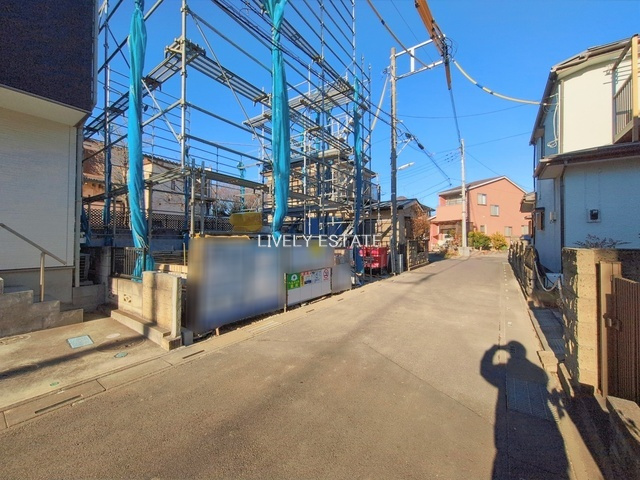 越谷市大字南荻島 新築分譲住宅の前面道路含む現地写真