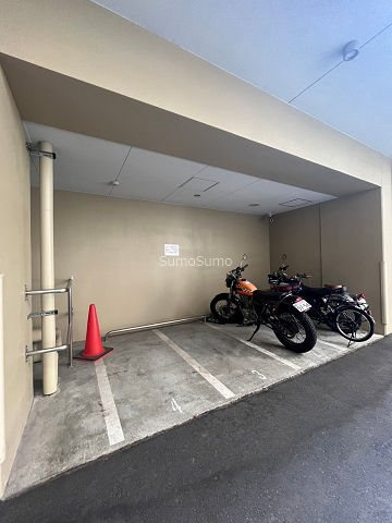 ル・パルトネール難波の駐車場