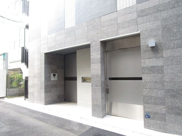 THE　PLACE　KOMAGOME　ザ　プレイス　コマゴメのエントランス