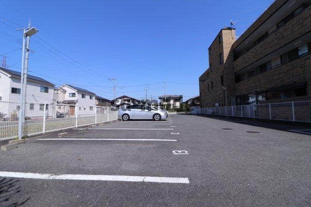 グロリア白川の駐車場