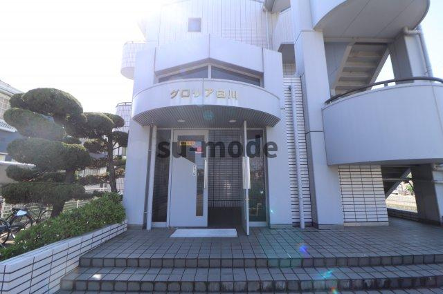 グロリア白川のエントランス