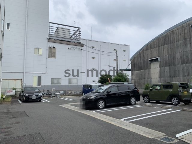 ヴォワラクテサウスの駐車場