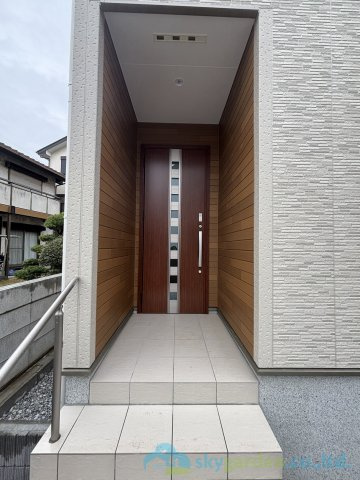 平塚市夕陽ケ丘第2期　新築戸建　全2棟1号棟の玄関