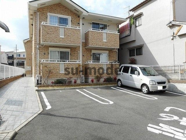 カルムの駐車場