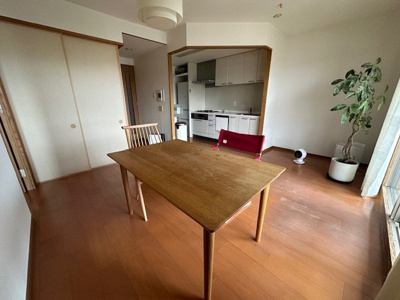 【トイレ】 | APAガーデンパーク上野芝 | 収納スペースのあるトイレ。