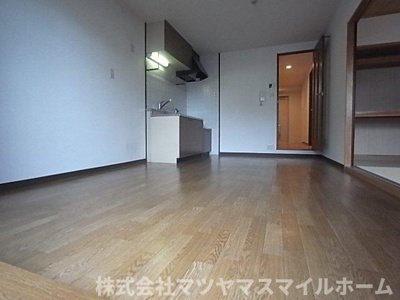 【居間・リビング】 | 吉鴻ハイネスⅢ | 押入