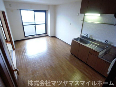 【居間・リビング】 | 吉鴻ハイネスⅢ