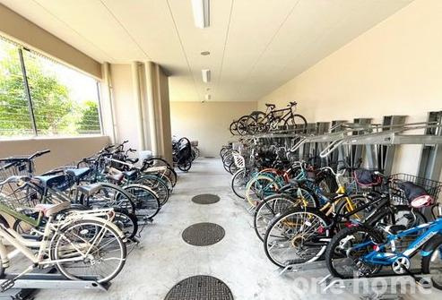 ネバーランド神崎川の駐輪場|◆駐輪場は屋根付きで、自転車が雨風にさらされる心配がありません！
◆最新の空き状況など、詳細につきましてはお気軽にお問い合わせください！