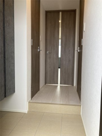 S-RESIDENCE六ツ門abreastIIの玄関|ゆったりとした玄関です