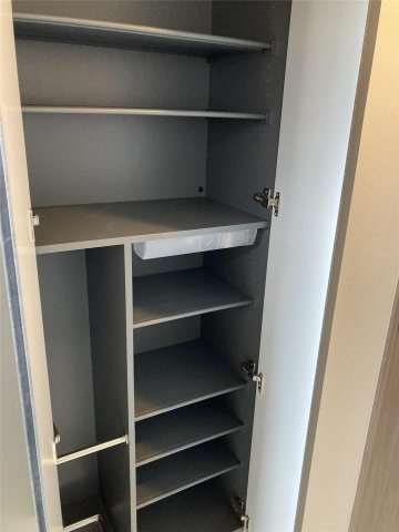S-RESIDENCE六ツ門abreastIIの収納|玄関収納が豊富なので、片付いた状態をキープできます