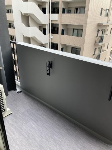 S-RESIDENCE六ツ門abreastIIのバルコニー|南向きの広々バルコニーで洗濯物もよく乾きます