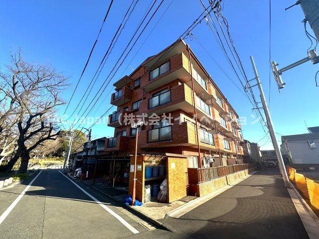 キャニオンマンション小豆沢公園の外観|控えめながらも洗練されたフォルムが、街並みに自然と溶け込みます。ほどよい高さと落ち着きのある佇まいが、住まう人に安心感と静かな誇りをもたらします。