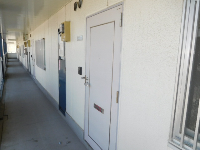 ニュ－マリッチ加古の玄関