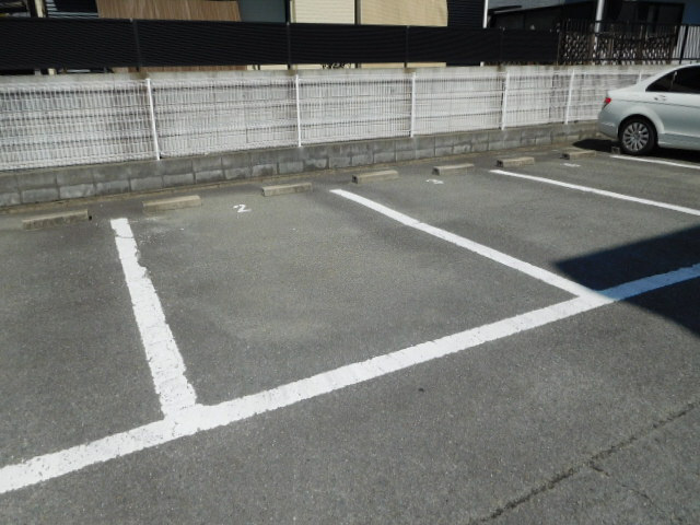 ニュ－マリッチ加古の駐車場