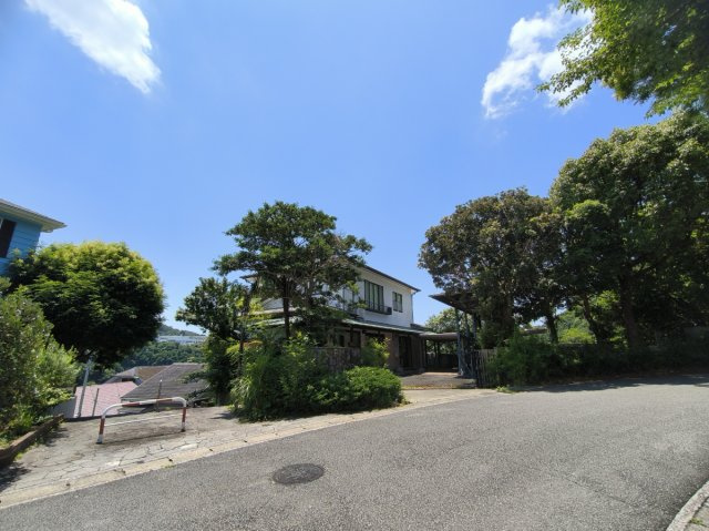 多目的土地　葉山の丘の上の前面道路含む現地写真|前面道路