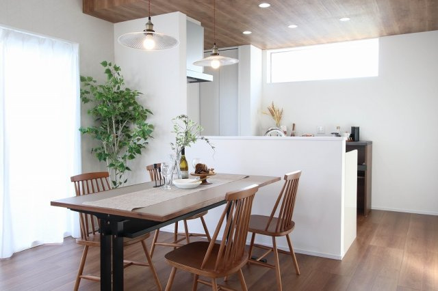 廿日市市宮内　新築一戸建ての居間・リビング